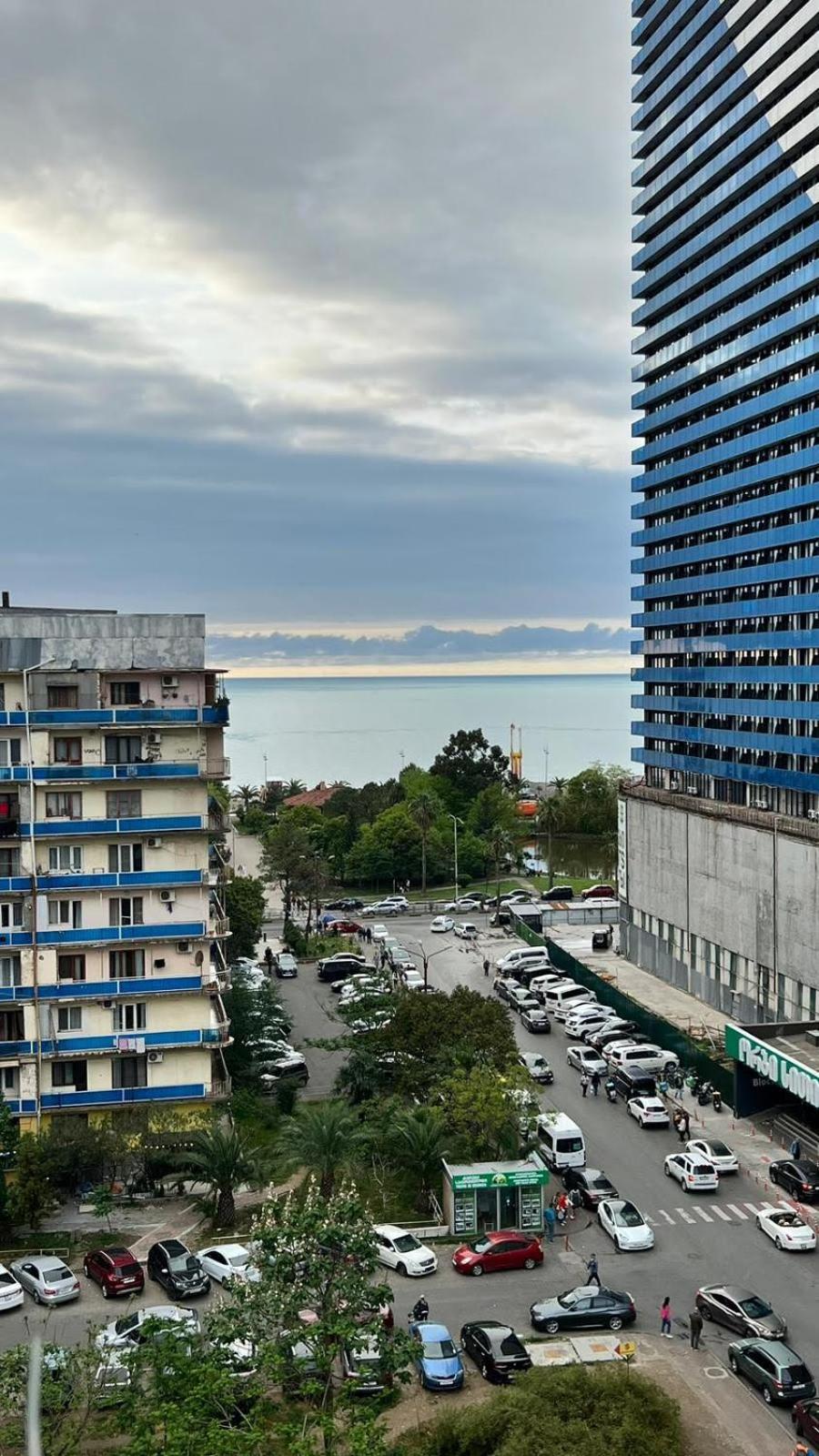 Apartamento Big Flat In Batumi Exterior foto